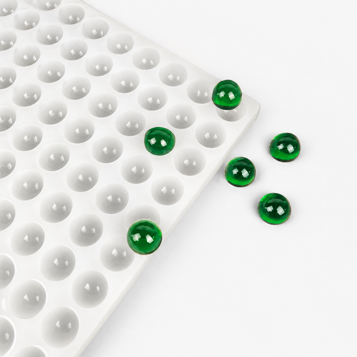 Molde de silicona para ositos de goma de 1,5 mL con 296 cavidades y muestras de gomitas verde esmeralda