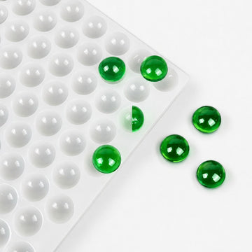 Molde para gomitas hemisféricas de 2.6 mL, 202 cavidades, lleno con gomitas verdes translúcidas
